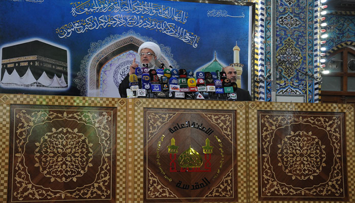 ممثل المرجعية وإمام جمعة كربلاء ... نقف إجلالا واعظاما أمام من بلغ القمة في الإيمان والإخلاص والتضحية من العراقيين
