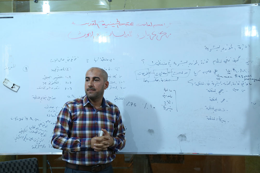 استكمالاً لدورات التنمية البشرية مركز كربلاء للدراسات والبحوث ينظم دورة في إدارة الموارد البشرية