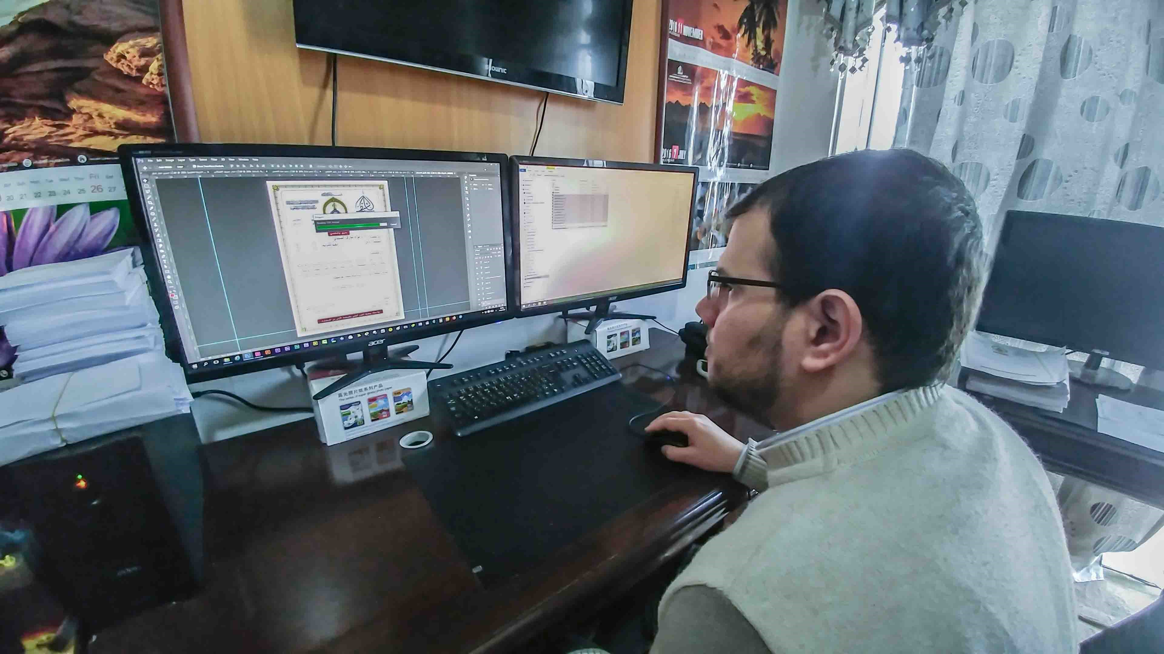 وحدة التصميم والإخراج الفني في مركز الدراسات ترتقي بمهنية واحترافية في الأداء المطلوب