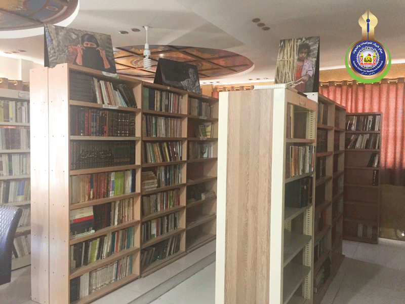 استاذ في جامعة البصرة يهدي مكتبته الشخصية لمكتبة المركز