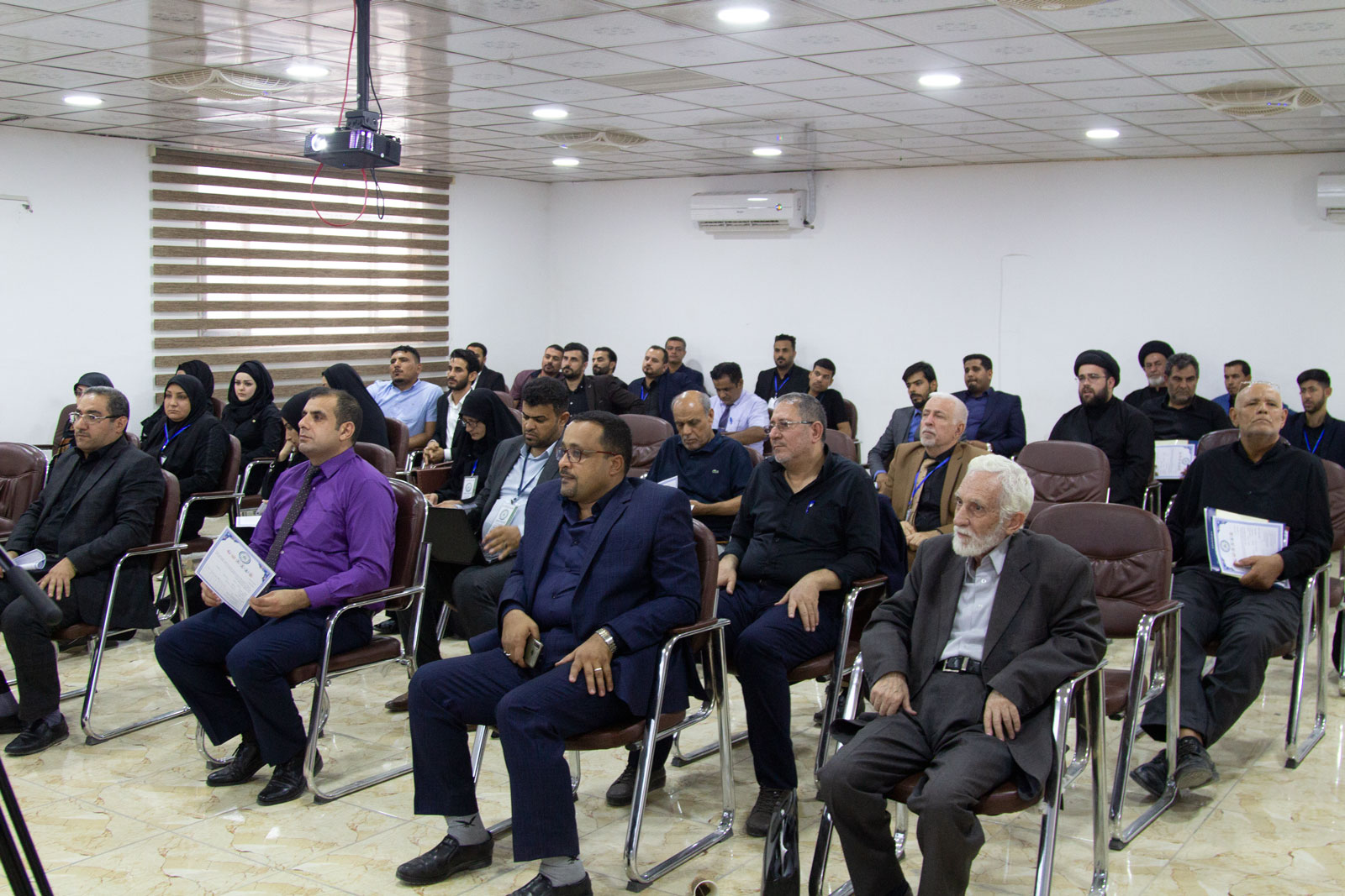 بالصور: الجلسات البحثية للمؤتمر العلمي الدولي الثالث لزيارة الاربعين المباركة