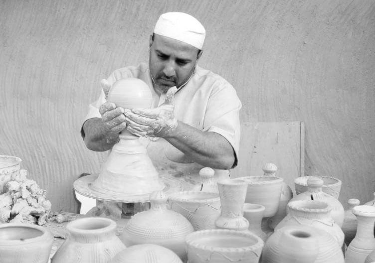 لهذا السبب تراب مدينة كربلاء يمتاز بالصناعة الفخارية