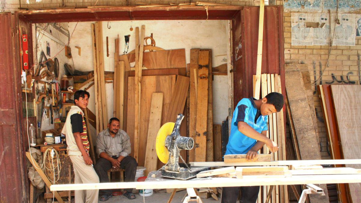 مهنة النجارة في كربلاء قد باركها الله