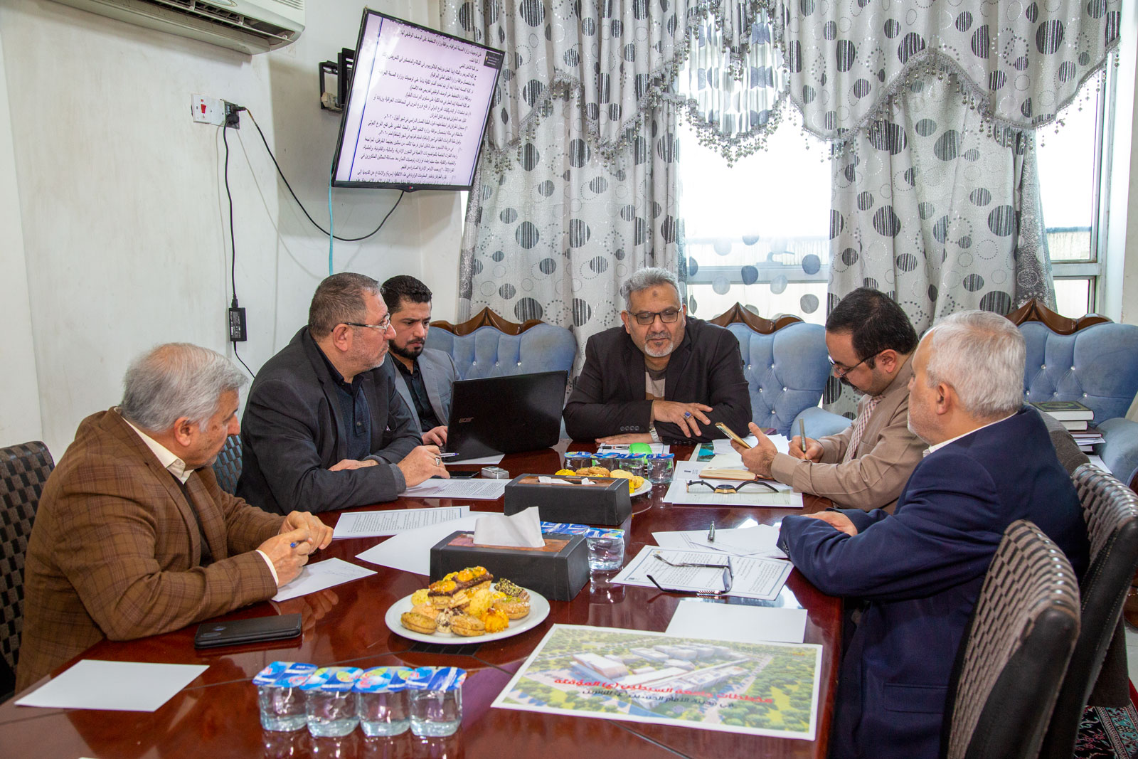 مركز كربلاء للدراسات والبحوث يعقد إجتماعاً أكاديمياً لمناقشة الواقع التعليمي الطبي في كربلاء
