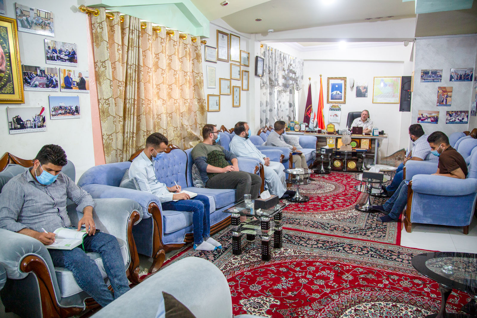 شعبة الإعلام والعلاقات العامة تعقد اجتماعاً مع إدارة المركز