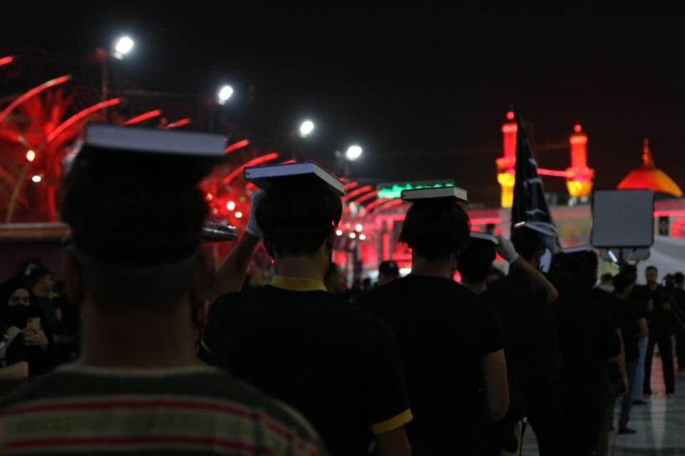 شباب كربلاء يستذكرون الواقعة .. ويرفعون المصاحف ايمانا بمبدأ الامام الحسين "عليه السلام"