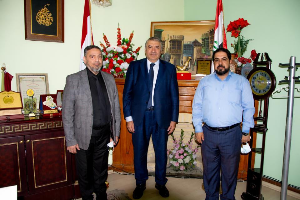 رئيس مجلس أمناء بيت الحكمة يستقبل وفد مركز كربلاء للدراسات والبحوث
