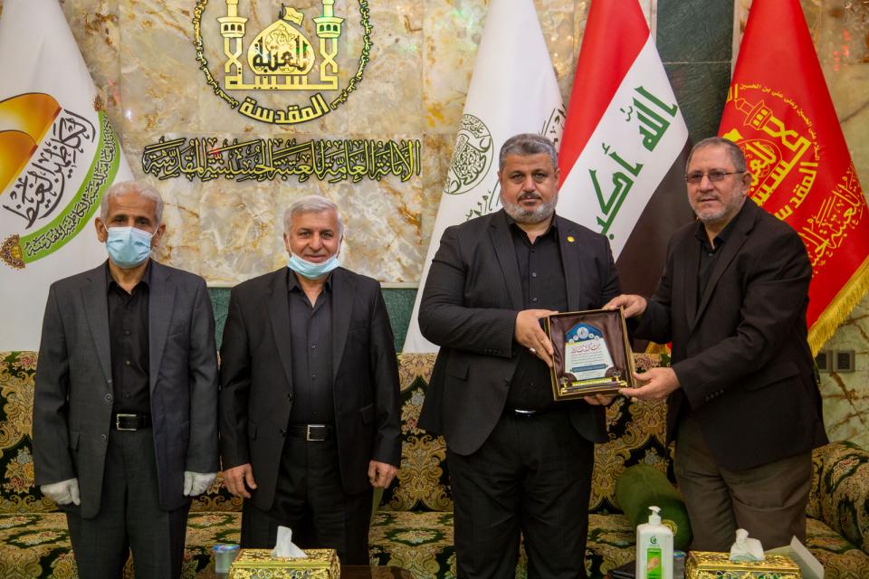 تقديراً لجهوده في فعاليات المؤتمر الخامس لزيارة الأربعين... مركز كربلاء يكرّم قسم العلاقات العامة في العتبة الحسينية المقدسة