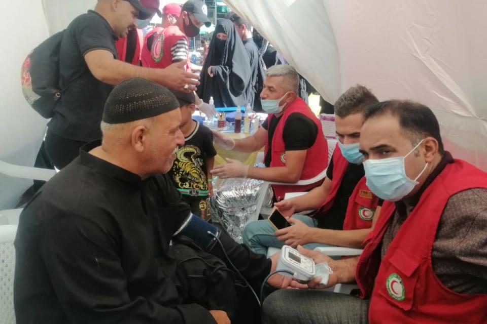 الهلال الأحمر تقدم خدماتها لملايين الزائرين خلال الزيارة  الأربعينية .. تعرّف على التفاصيل !
