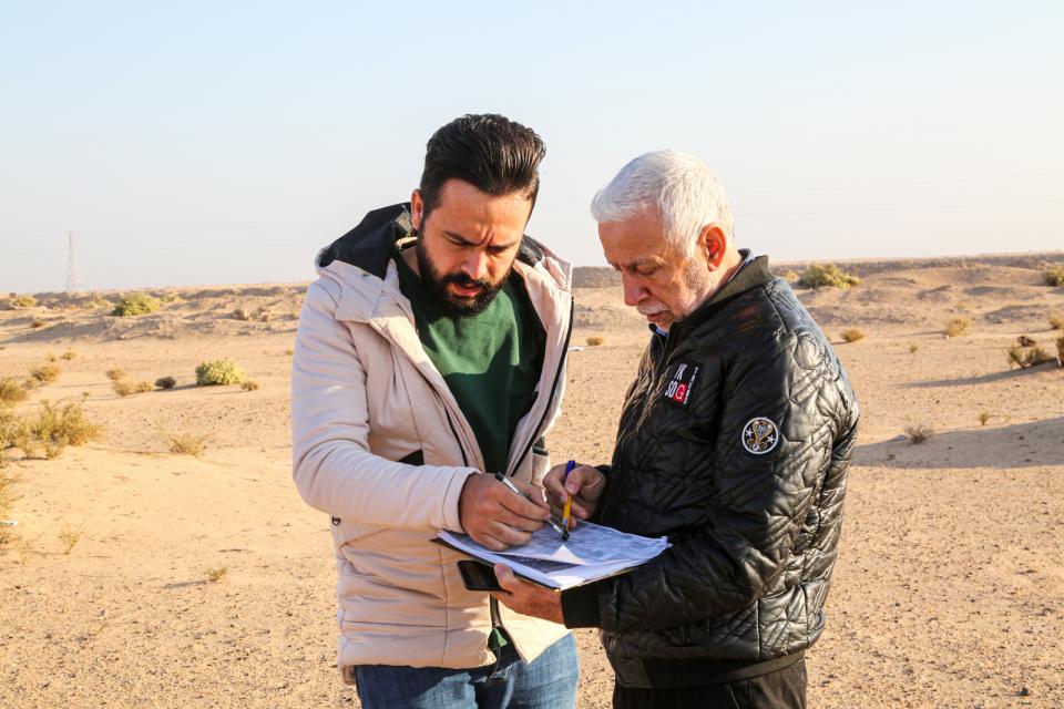 مركز كربلاء للدراسات والبحوث ومديرية الطرق والجسور في مسحٍ ميداني للطريق المزمع انشاءه باتجاه قصر مقاتل الاثري