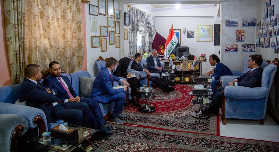 السفير الفرنسي يزور مركز كربلاء للدراسات والبحوث