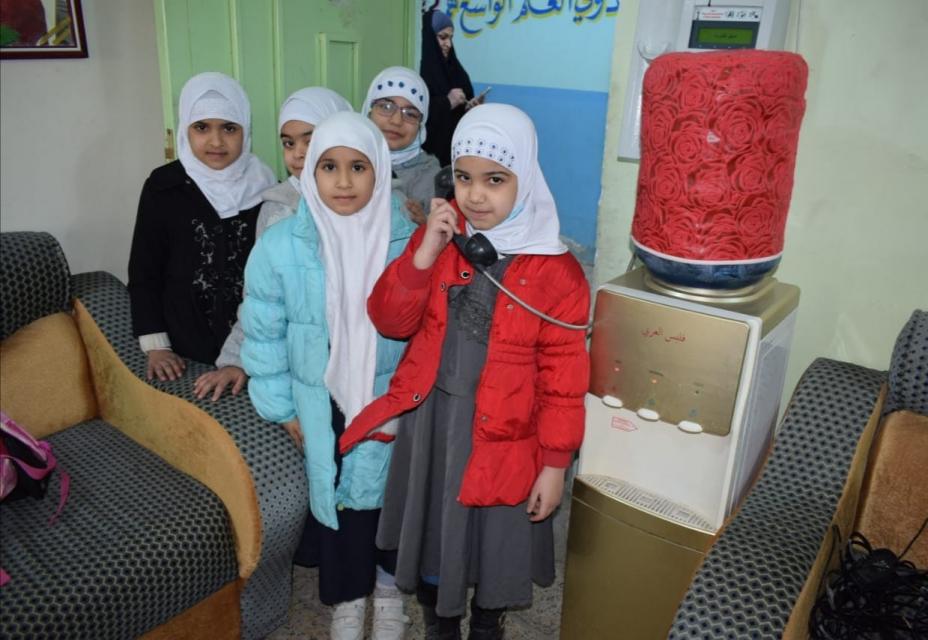 الهواتف العمومية تدخل حيز الخدمة في مدارس كربلاء