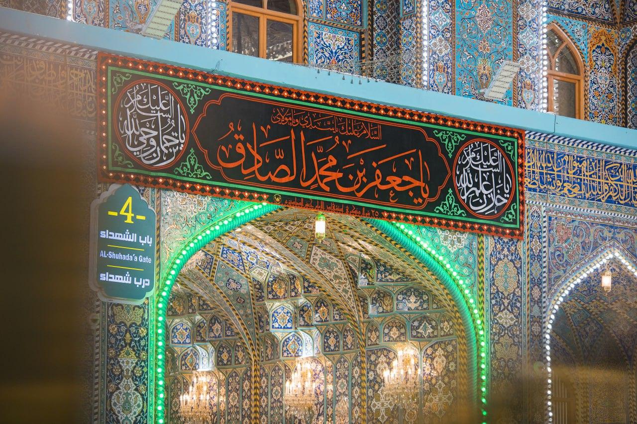 بالصور || اتشاح العتبتين المقدستين الحسينية والعباسية بالسواد في ذكرى استشهاد الامام الصادق(عليه السلام)