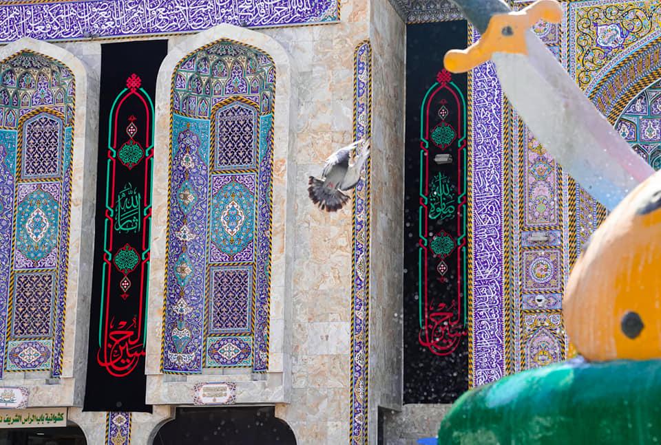 إيذاناً باستقبال موسم الأحزان . . أكساء حرم الامام الحسين (عليه السلام) بالسواد