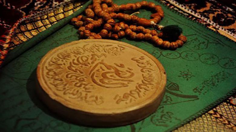 تربة كربلاء وعلاقتها بدماء الحسين (عليه السلام) الطاهرة