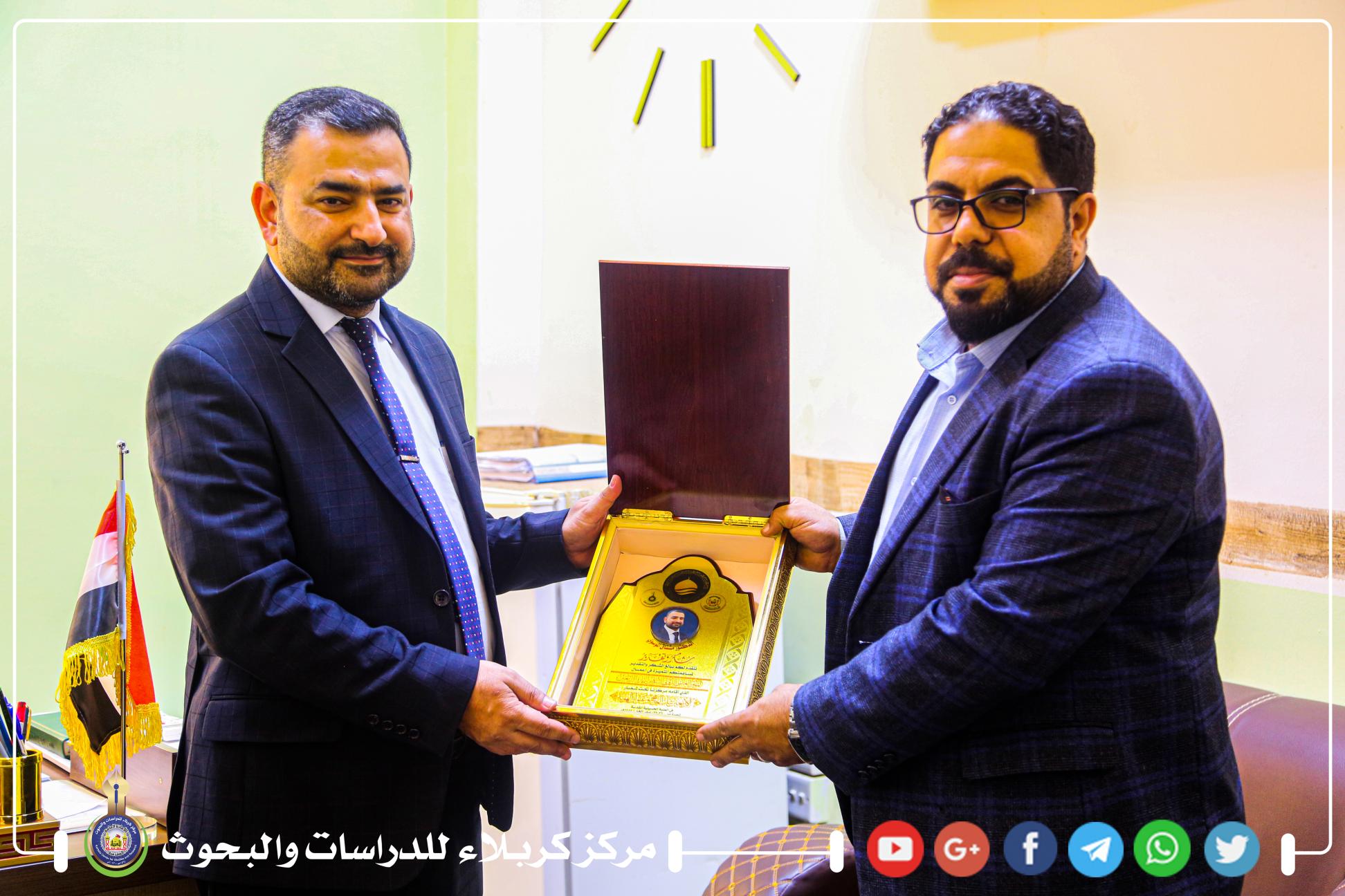 تثميناً للجهود المبذولة في نجاح نشاطات مركز كربلاء للدراسات والبحوث .. إدارة المركز تكرّم رئاسة قسم التسجيل في جامعة كربلاء