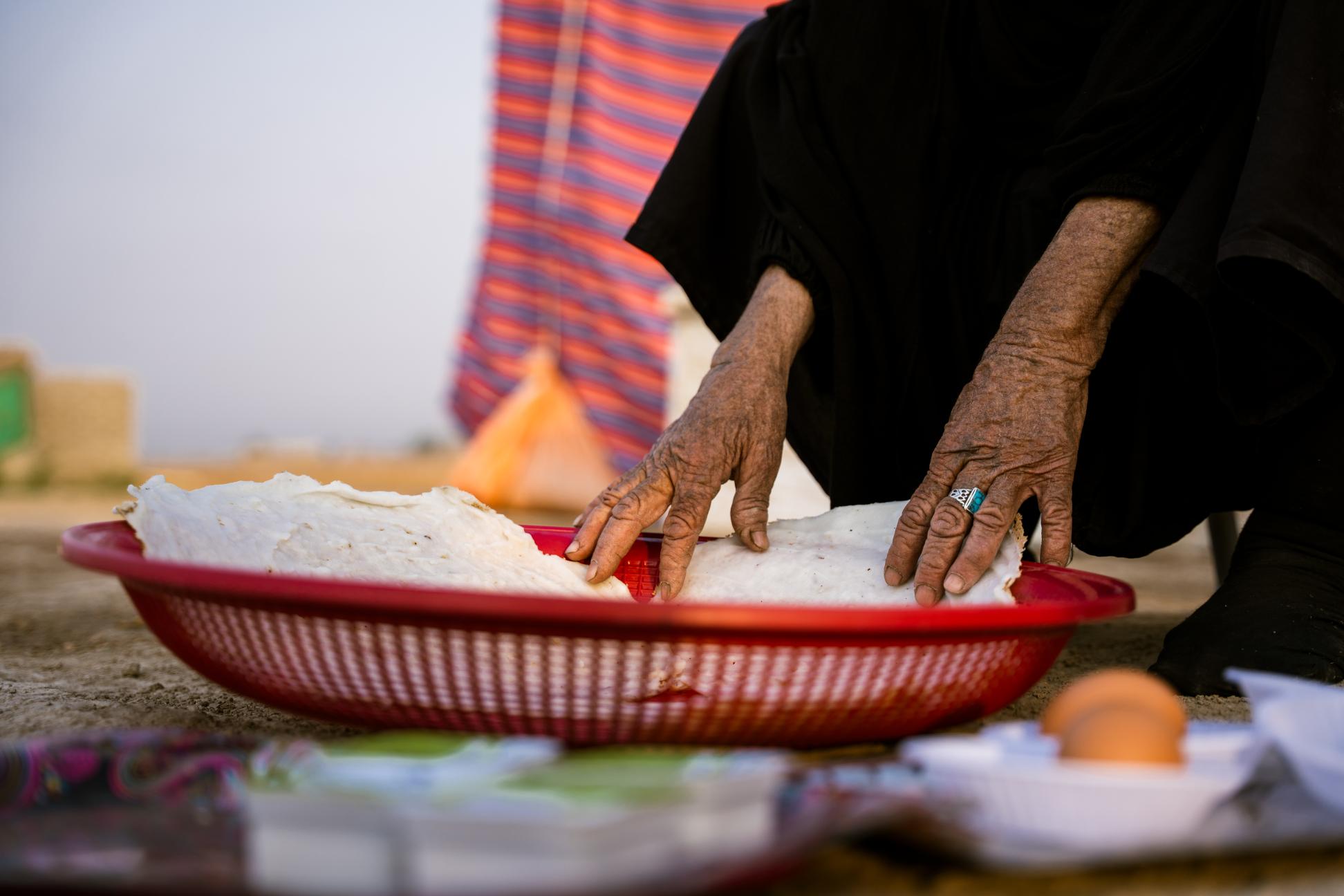 من البحر إلى النحر.. كرم الفقراء غنى