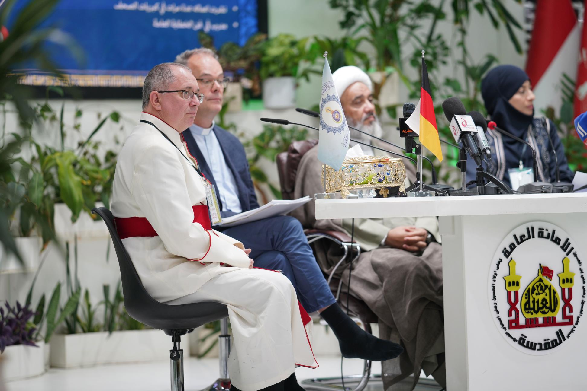 انعقاد الجلسة الافتتاحية للمؤتمر العلمي الدولي السابع لزيارة الأربعين برعاية المتولي الشرعي للعتبة الحسينية المقدسة سماحة الشيخ عبد المهدي الكربلائي (دام عزه)