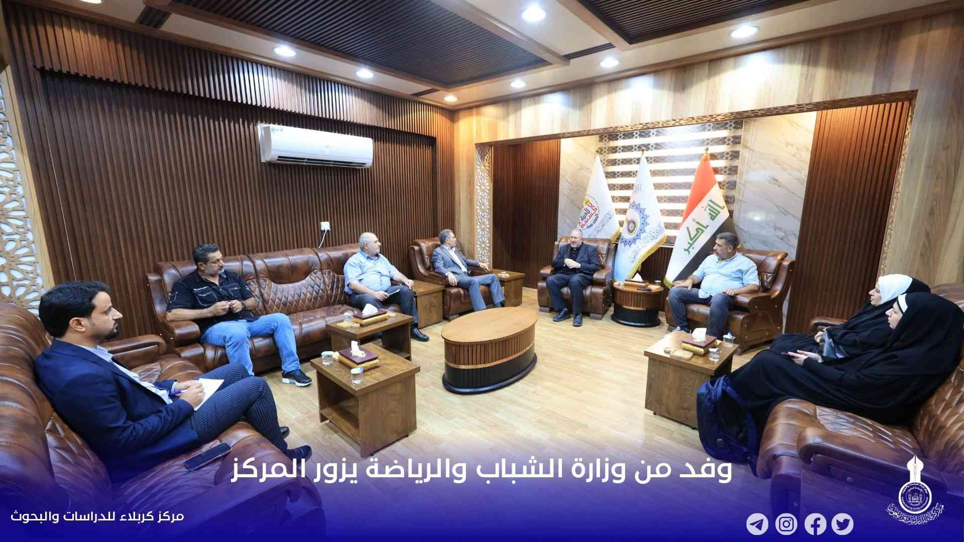 وفد من وزارة الشباب والرياضة يزور المركز