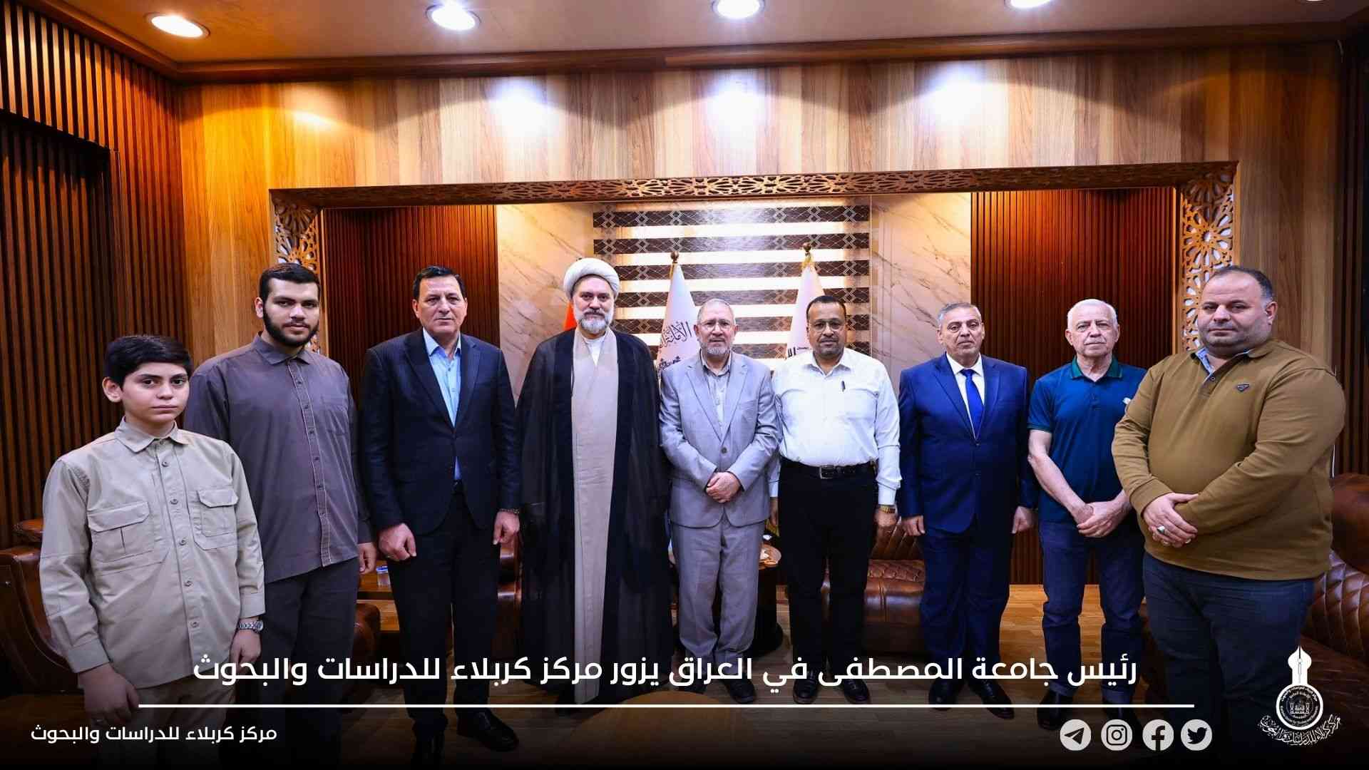 رئيس جامعة المصطفى في العراق يزور مركز كربلاء للدراسات والبحوث